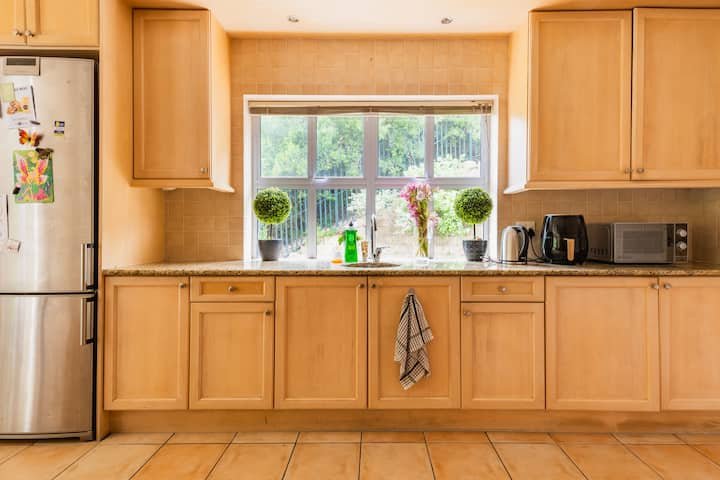 To Let 4 Bedroom Property for Rent in Hout Bay Western Cape